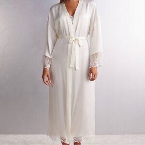 Intimissimi Cream Lace-Trimmed Robe size S/M